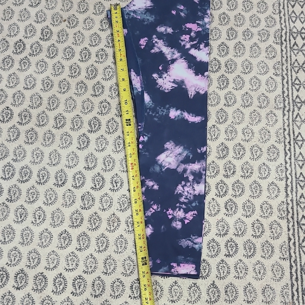 Lululemon Athletica Tie-Dye Leggings in Blue and Pink - Picture 7 of 8